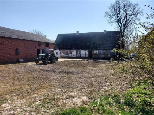 Dom z dużym potencjałem na 5200 m² działce w Słowinie