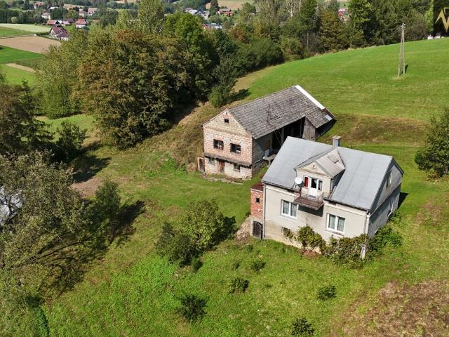 Dom z dużym potencjałem na 2,23 ha w Lubczy – 137 m2, piwnica