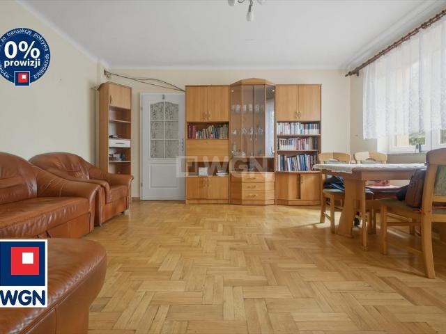 Dom z dużym potencjałem na działkach 7 510 m2 w Jabłonnie