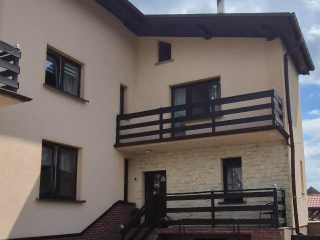 Dom z dużą działką i widokiem na pola – gotowy do zamieszkania