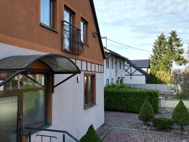 Dom z działalnością i komfortową częścią mieszkalną