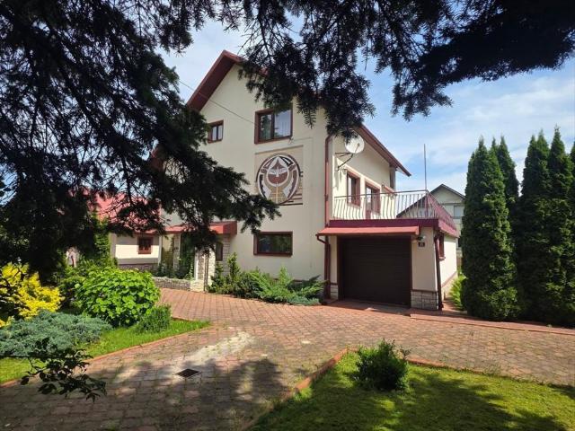 Dom z gabinetem i tarasem 40m² w Besku