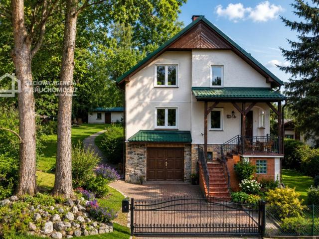 Dom z ogrodem i domkiem gości 174 m² w Podjazy