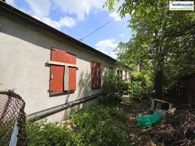 Dom z potencjałem, 2 niezależne mieszkania, garaże