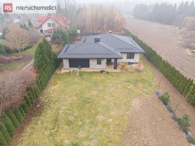 Na sprzedaż dom z potencjałem, 3 sypialnie, piwnica 75 m²