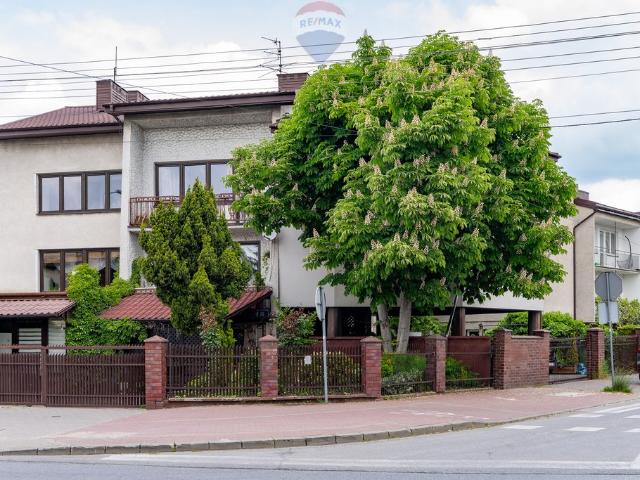 Dom z potencjałem inwestycyjnym w Ząbkach, 589 m2