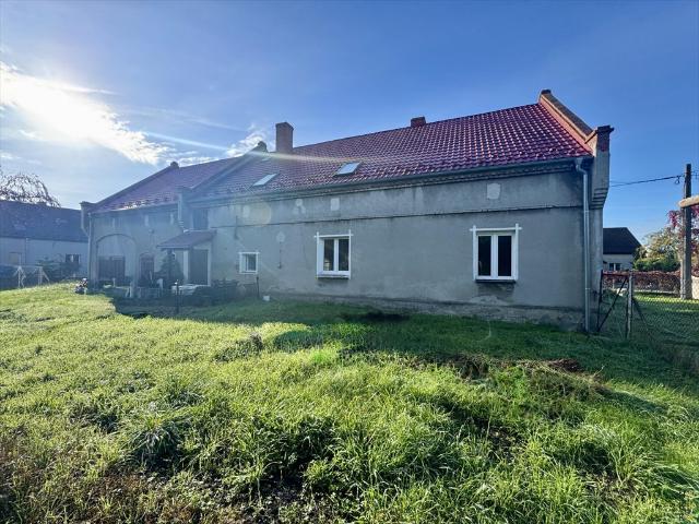 Dom z potencjałem na dwa mieszkania w Czernicy, 244 m2