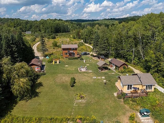Domain 5 Buildings On A Lake / Domaine Sur Un Lac 5 Bâtiments