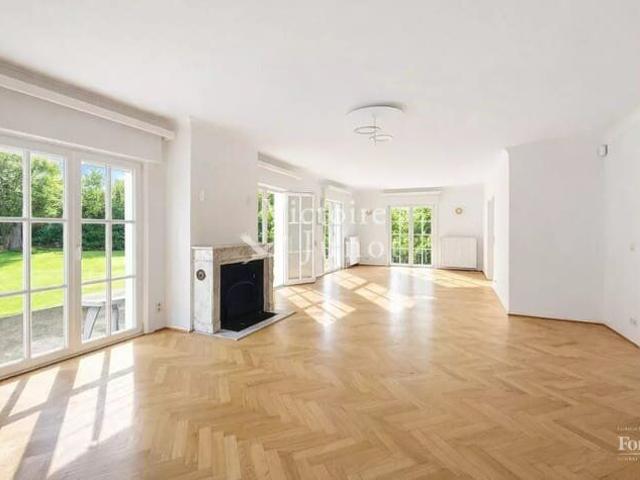 Domain of Fuji 5 bedroom villa with large garden