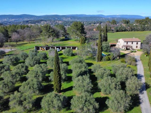 Domaine Oléicole bastide provençale en pierres Trans en Pr