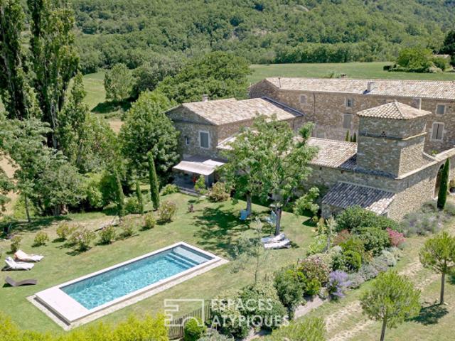 Domaine atypique avec piscine, dépendances et truffière. Élégance et inspiration en Drôme Sud