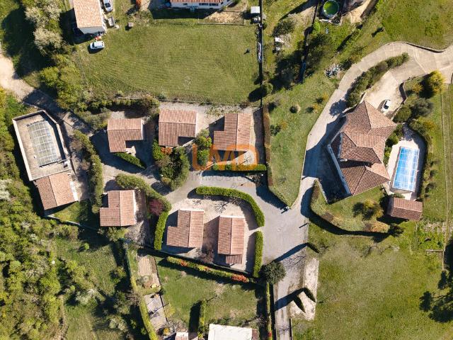 Domaine avec gîtes + villa de standing + 7 000 m² constructibles