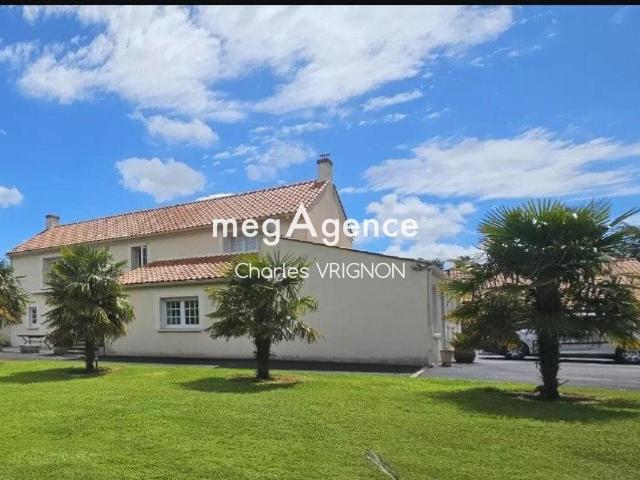 Domaine avec Etang et Environnement Exceptionnel ! 245m² Les Sables d'Olonne