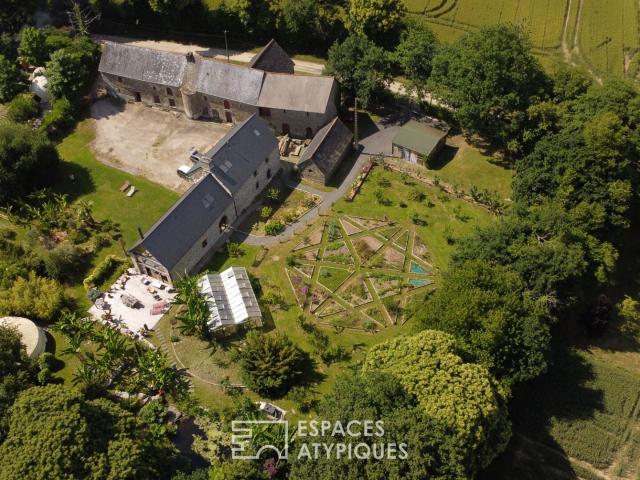 Domaine avec hébergements insolites et Manoir du XVIème Siècle à valoriser