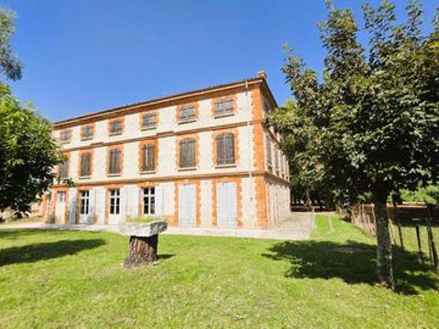 Domaine avec Maison de maître à restaurer et dépen