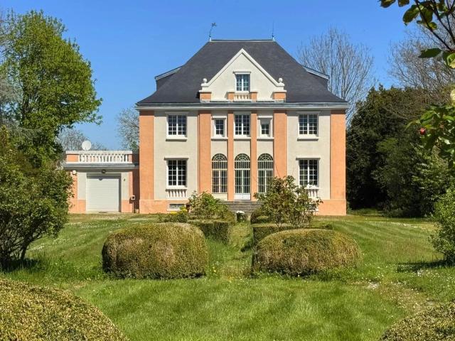 Domaine avec Maison de Maître et grand parc privé en coeur d. 310m² Laroque d'Olmes