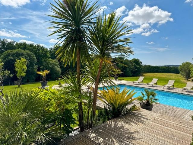Domaine avec maison, 3 gîtes en activité, piscine et 7 ha 408m² Peyrehorade