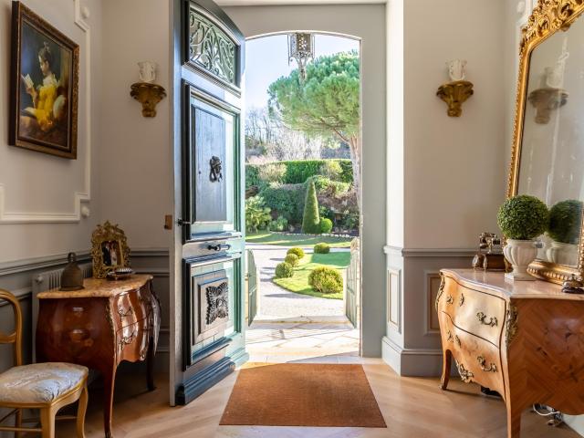 Domaine avec manoir, installations événementielles, annexes. 666m² Monflanquin