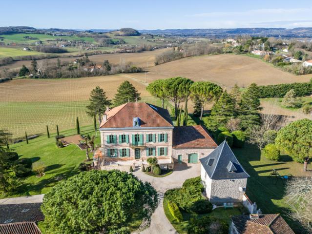 Domaine avec manoir, installations événementielles, annexes