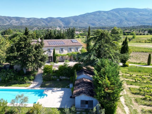 DOMAINE AVEC NOTORIÉTÉ AU PIED DU MONT VENTOUX