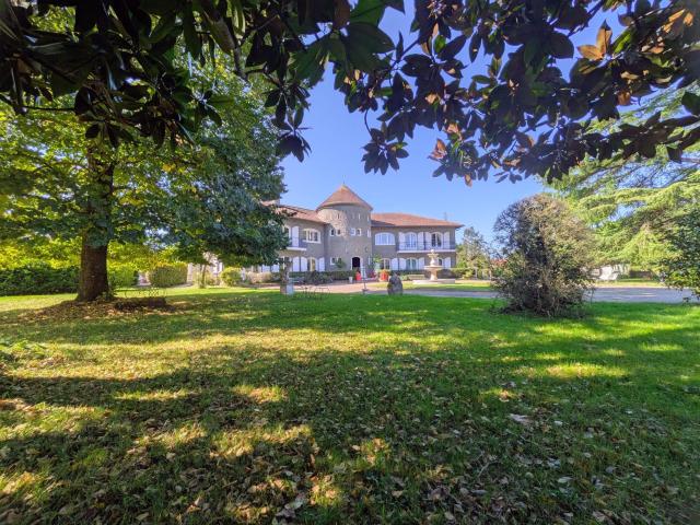 Domaine avec piscine vue Pyrénées 665m² Montégut Arros