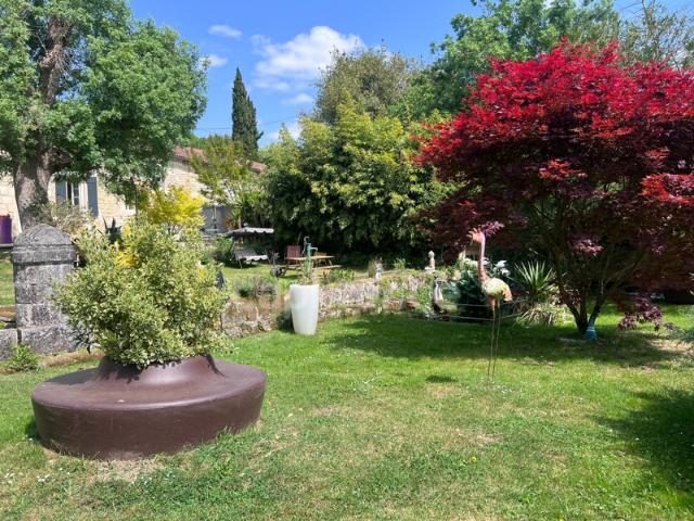 Maison à vendre avec chambres d'hôtes et activité rentable en place 17