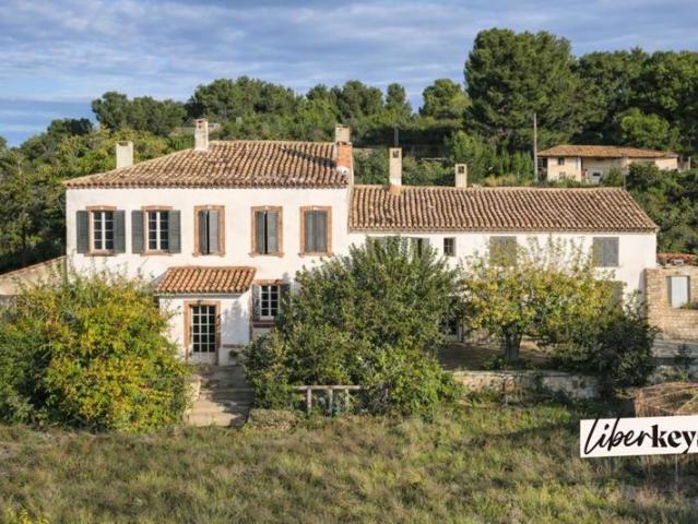 Domaine agricole d’exception – 40 hectares – Mas, villa, dépendances et exploitation oléicole