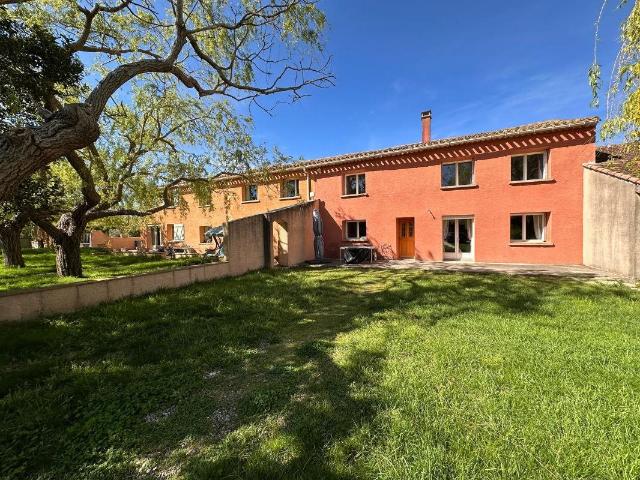 Domaine agricole 18 pièces 347 m² avec un terrain d'environ. 342m² Orsans