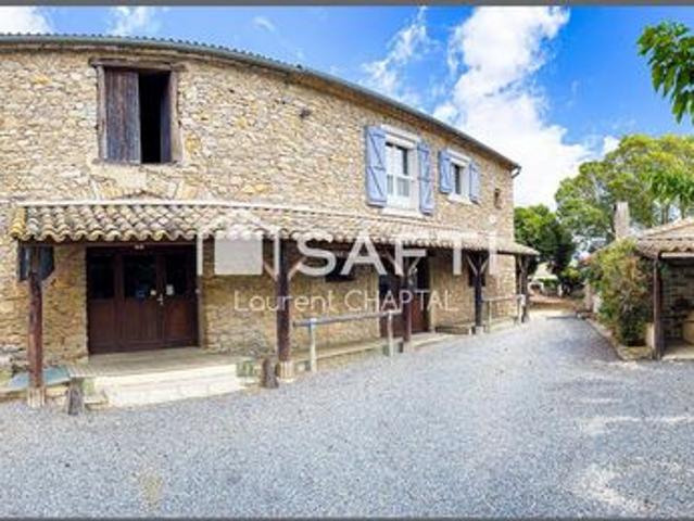 Domaine composé d'un bâtiment et d'une maison vignerone !