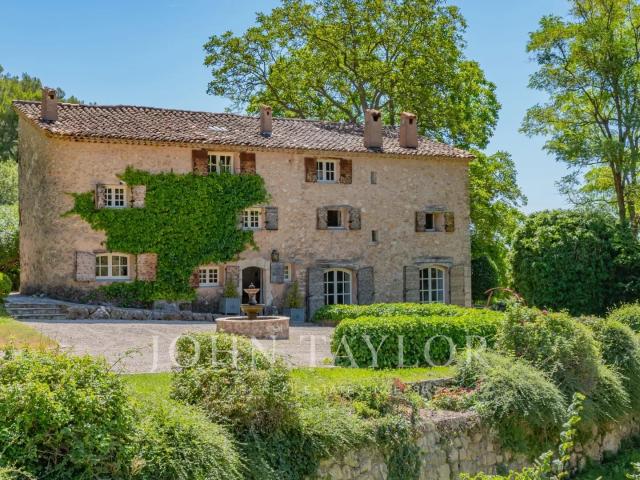 Domaine du XVIIᵉ siècle avec vue panoramique