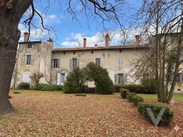 Domaine du XVIIe siècle au potentiel exceptionnel – Ancien relais de chasse au cœur du Forez