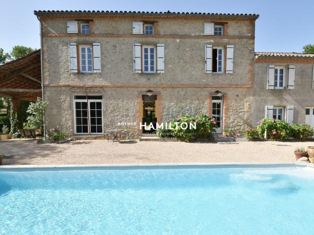 DOMAINE DU XIXe SIECLE AVEC VUE SPLENDIDE, PRESTATIONS ECO, PIGEONNIER ET PISCINE