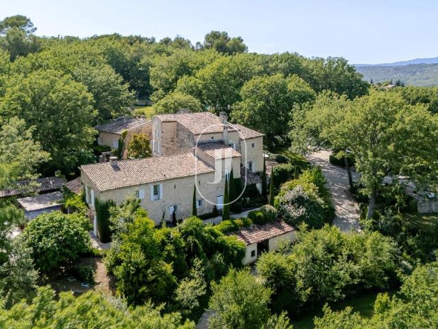 Domaine du 18e avec maison de gardien, piscine, maison d'ami. 534m² Goult