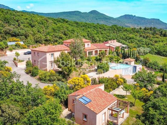 Domaine d'architecte 490 m² – 3 logements indépendants – Piscine à débordement – Vue panoramique – DPE A – Saint Jean de la Blaquière 34700 – 40 min Montpellier
