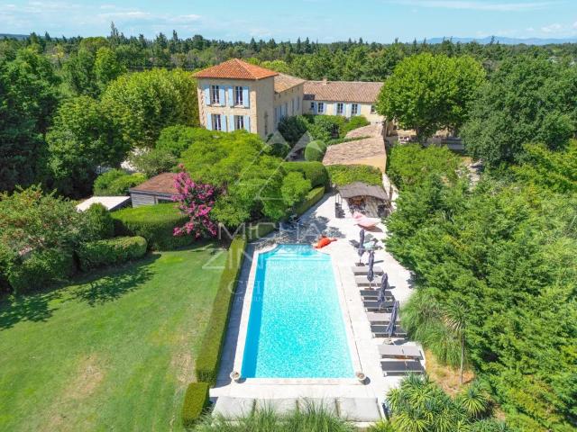 Domaine d’Exception avec piscine aux Portes de L’Isle sur la. 774m² L'Isle sur la Sorgue