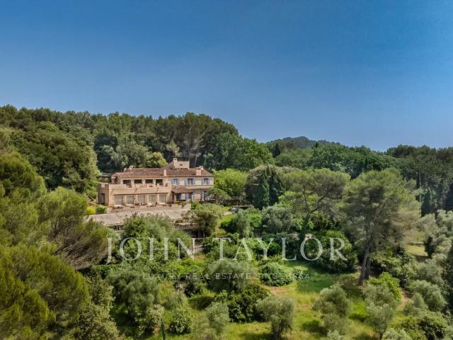 Domaine d’Exception à Mougins avec un parc de 4 Hectares