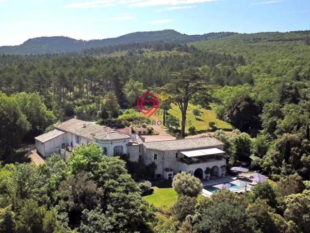 Domaine d’exception alliant luxe et écologie dans un parc naturel près de Carcassonne