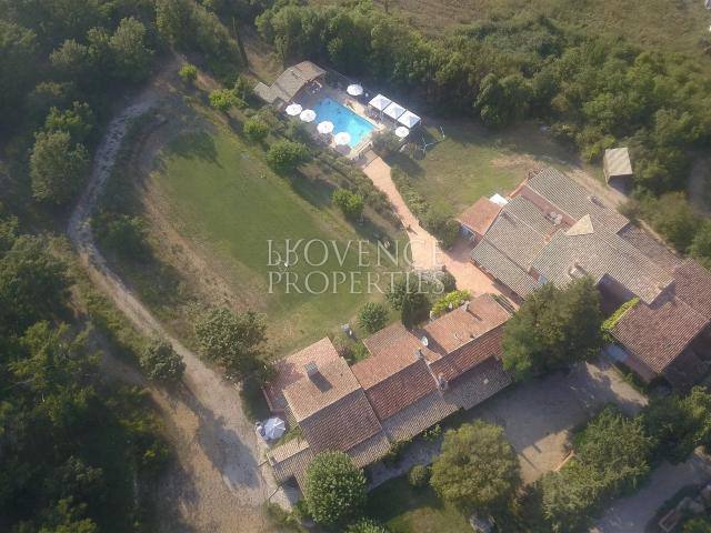 Domaine d’exception du XVIIIe siècle, 48 hectares 879m² Châteauvert