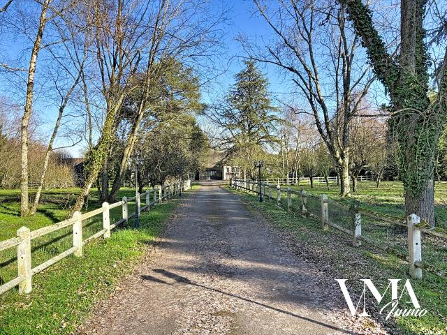 Domaine d’exception de 35 hectares avec étang Propriété de caractère de 500 m2 Dombes