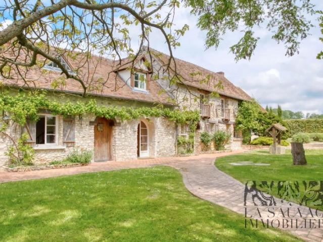 Domaine d’exception en pierre – Élégance et art de vivre aux portes de la Normandie