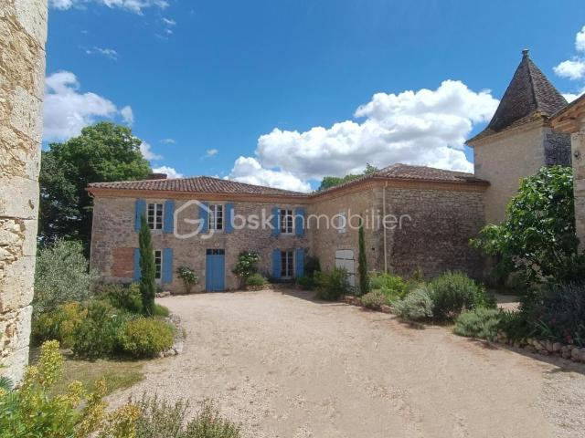 Domaine d’exception en pierre, piscine à débordement et vues panoramiques