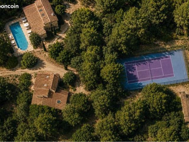 Domaine d’exception en provence avec maison principale et 4 logements locatifs indépendants
