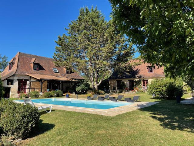 Domaine De Caractere 3 Batiments sur 2ha 400m² La Douze