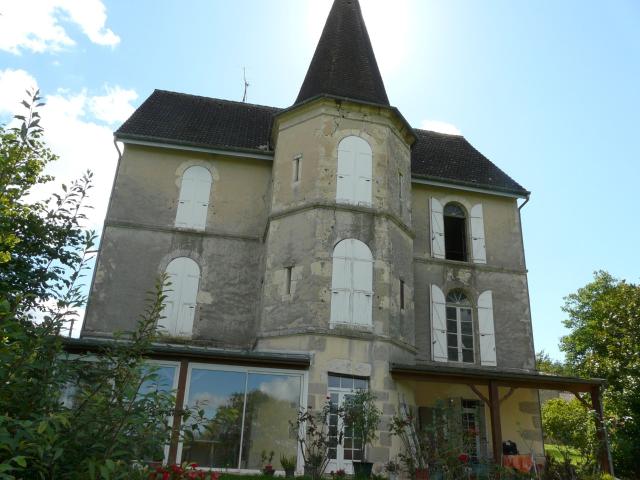 Domaine De Caractere A Renover Sur 17H 350m² Agen
