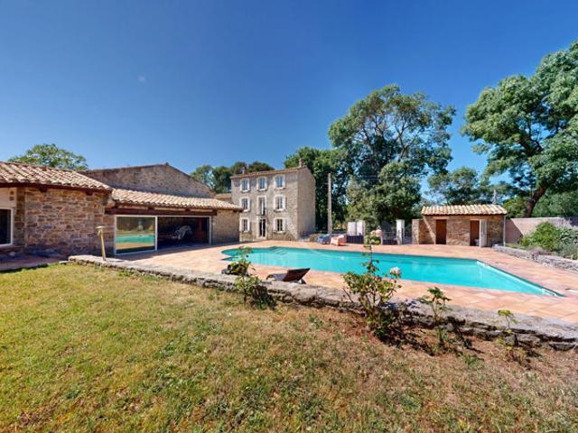 Domaine de caractère au coeur de la campagne, proche de CARCASSONNE
