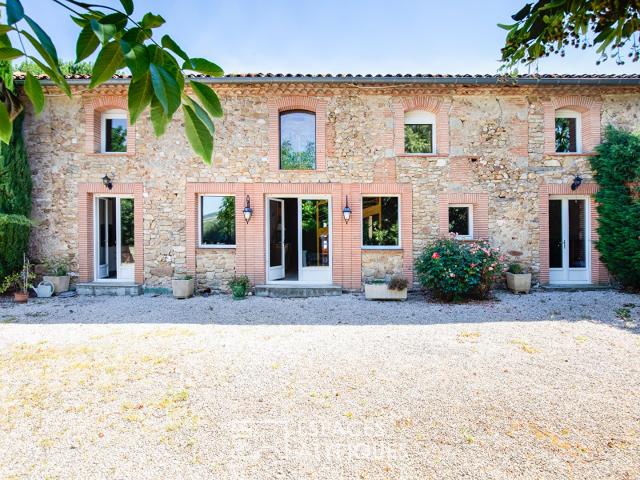 Domaine de caractère avec trois habitations et étang privé 300m² Castres