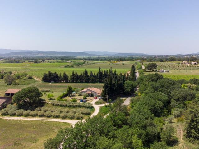 Domaine de caractère de plus de 18 hectares à quelques minut
