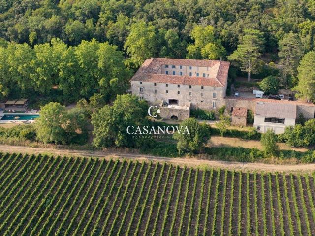 Domaine de caractère de plus de 900 m² avec 4 gîtes, salle d. 945m² Clermont l'Hérault