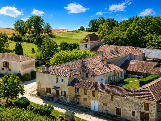 Domaine de caractère sur 15 hectares aux portes du Gers 620m² Mézin