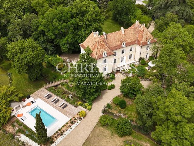 Domaine de prestige avec parc, au cœur du Périgord 600m² Bergerac